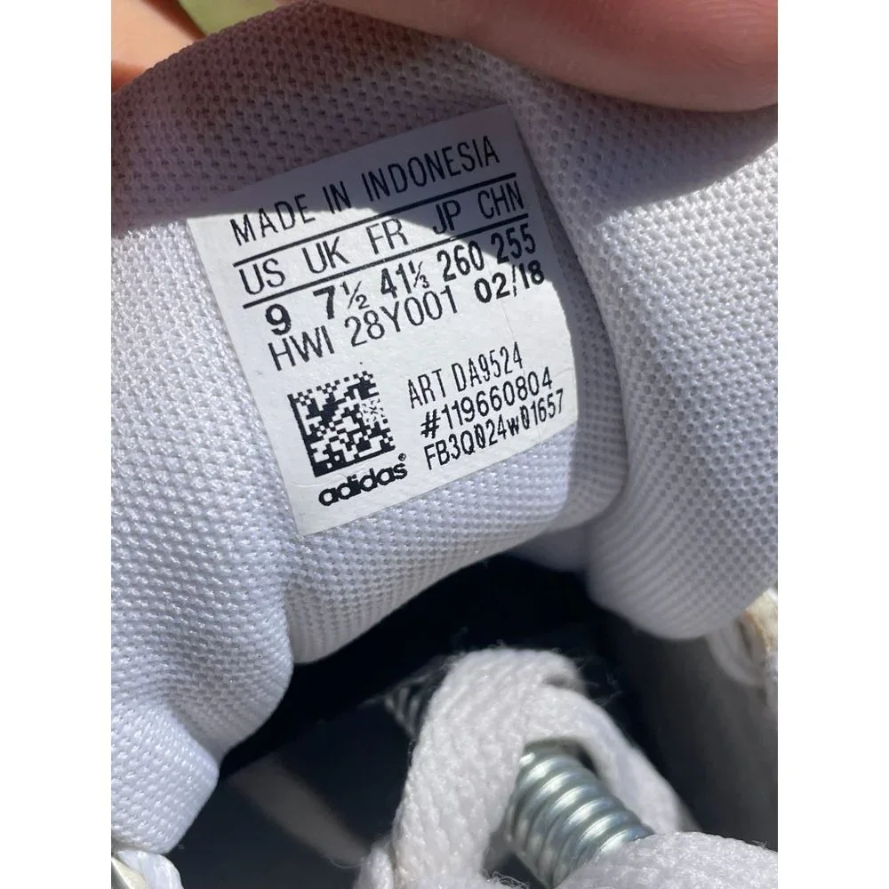 Adidas Womens Shoes Size 9 White Metallic Low Top Logo Laces DA9524 - Picture 8 of 8